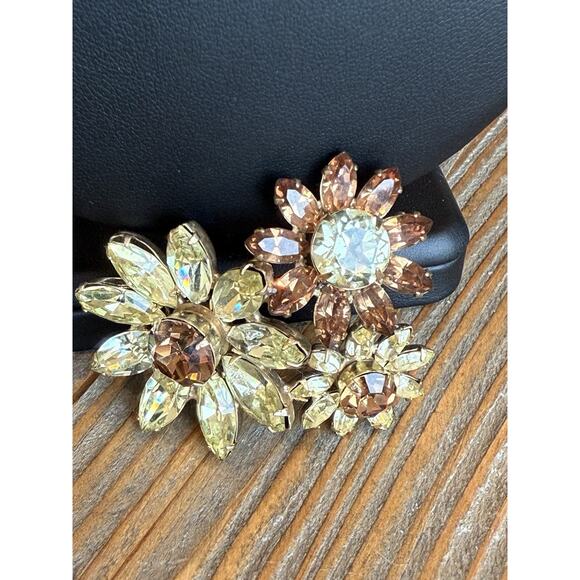 Vintage REGENCY Unmarked Bold Jonquil Topaz Cluster Rhinestone Flower Brooch - Picture 13 of 14